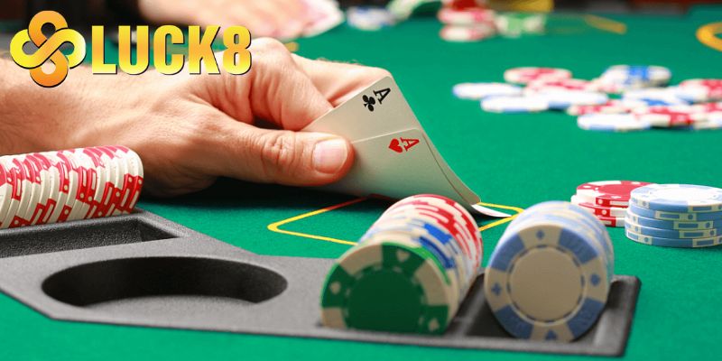 Xì tố online có sự cân bằng giữa chiến thuật và yếu tố bất ngờ